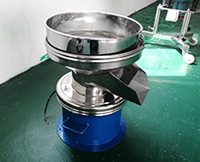 450過濾篩是集篩分與過濾為一身的過濾設備，多用于液體物料的過濾作用。